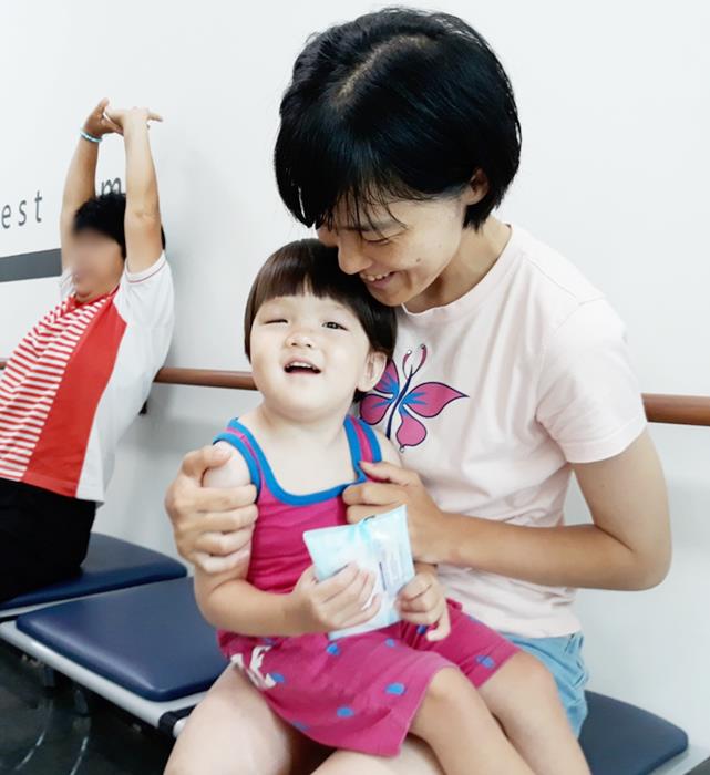 4._엄마와_딸_모두_이미용_후_만족감_사진_컷.jpg
